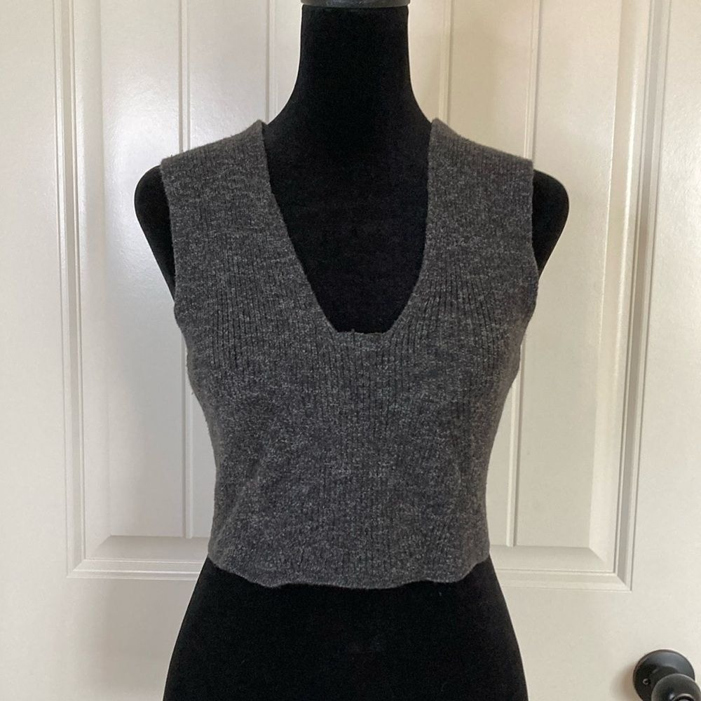 Anthropologie Mixed Media Ribbed Knit Paisley Tie Back Cropped Vest Grey M